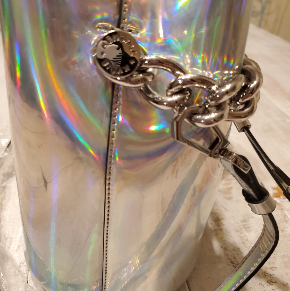 Kendall & kylie Holographic Bucket Bag - Picture 3 of 15